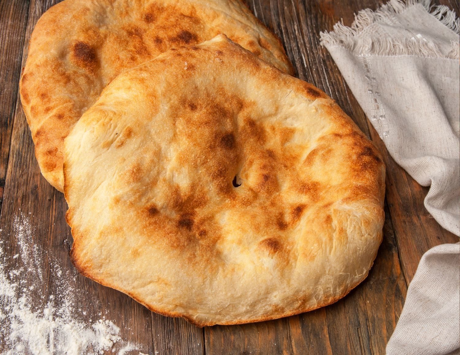 Толстый лаваш в домашних условиях. Грузинский хлеб Пури. Армянский хлеб Пури. Грузинская лепешка матнакаш. Грузинский лаваш Пури.